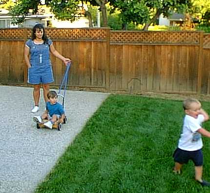 Kidsplay.jpg (29546 bytes)