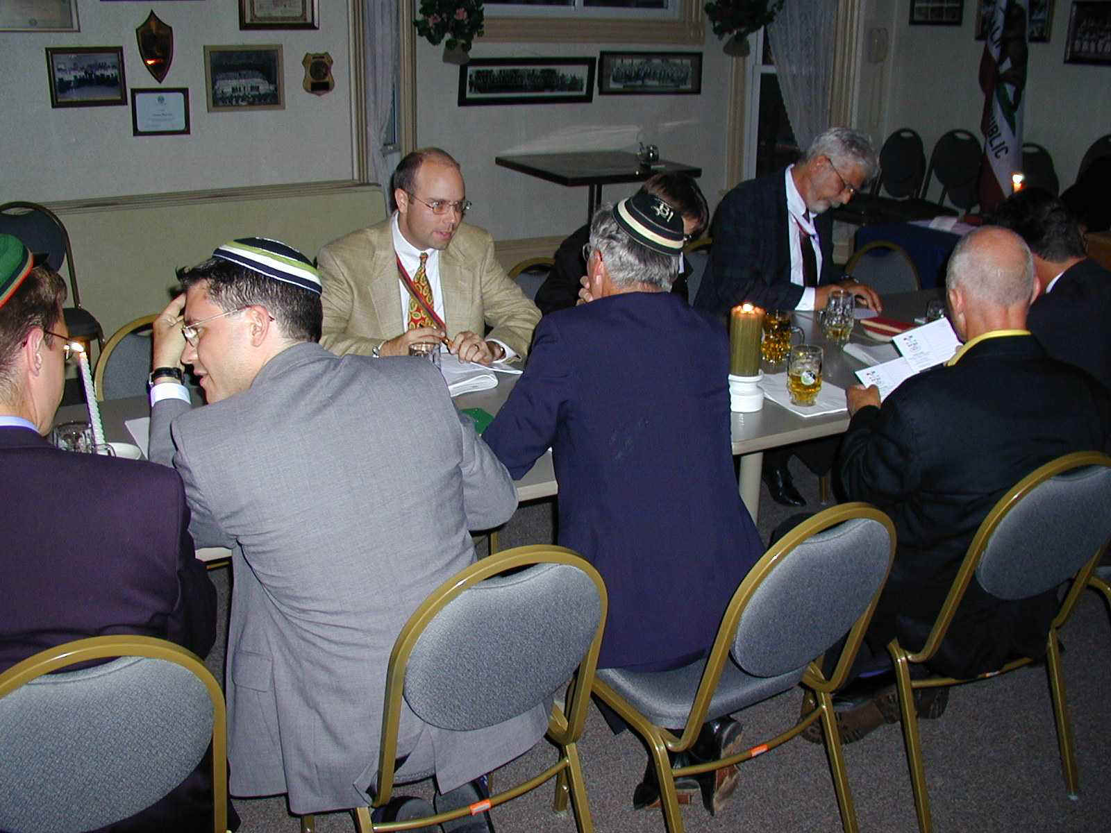 corona3.jpg (174749 bytes)