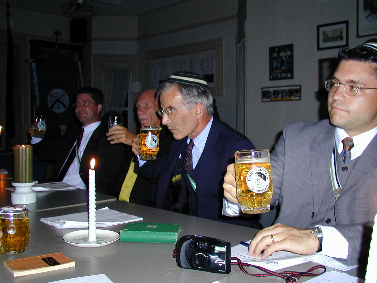 henneb.jpg (127779 bytes)